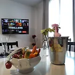Uptown Free Parking Apartman *
