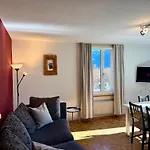 Uptown Free Parking Apartman