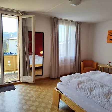 Uptown Free Parking Апартаменты *