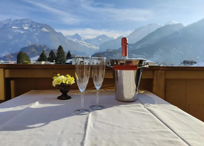 Uptown Free Parking 公寓