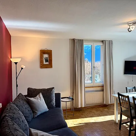 Uptown Free Parking Apartment